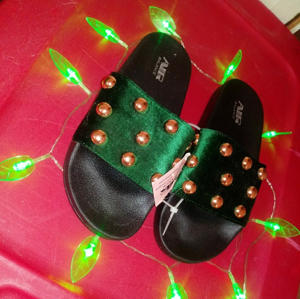 SALE😊🎈🎉🎊🎆🎆GREEN OLIVE SLIDES